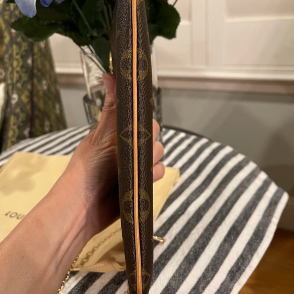 Louis Vuitton Milla Clutch - Picture 3 of 12